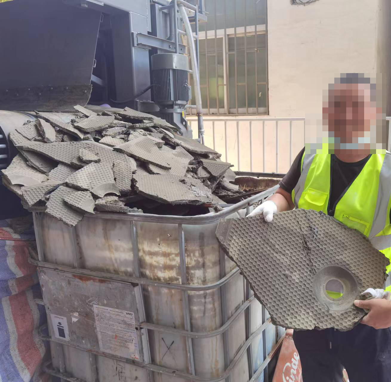 車載式壓濾機-泥餅2 車載式壓濾機-泥餅2